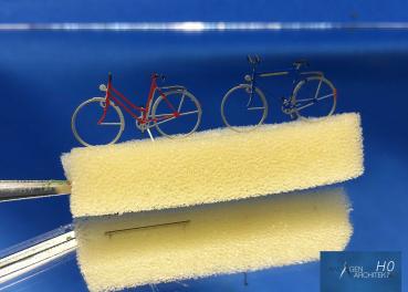 Preview: Anlagen-Architekt - 8004 - Zwei Fahrräder - je ein Damen- und Herrenfahrrad (Fertigmodell) - Spur H0